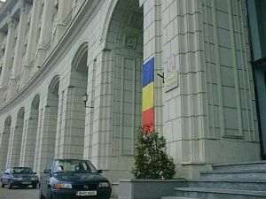 Ministerul Finanţelor a atras vineri 105 de milioane de lei de la bănci, suplimentar la licitaţia de joi